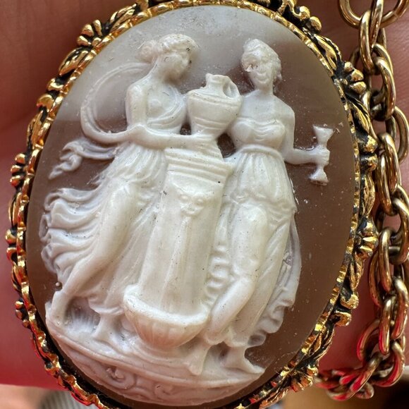 Perfume Sachet Cameo Pendant with some Perfume - Picture 12 of 12